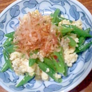 たまごとサヤインゲンの豆腐炒め